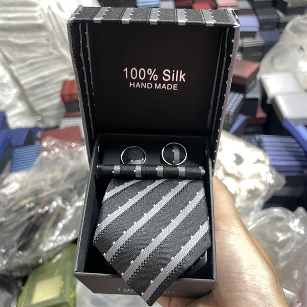 Cà vạt nam màu đen kẻ xám kèm hộp bản nhỏ 6cm dành cho nam thanh niên set đầy đủ mẫu t11-2023 Giangpkc 011-26