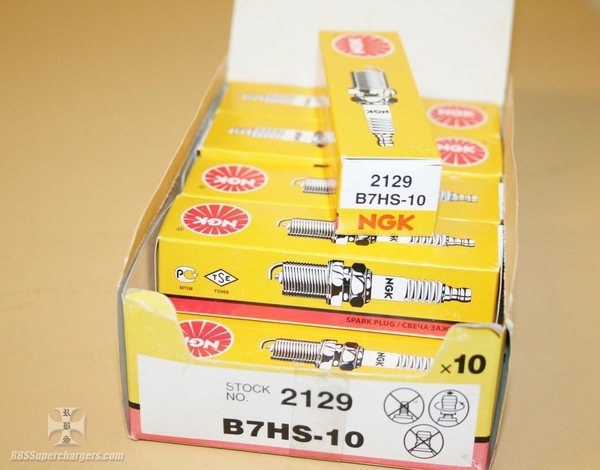 Bugi NGK 91828 B7HS-10 Cho Máy 2 Kỳ