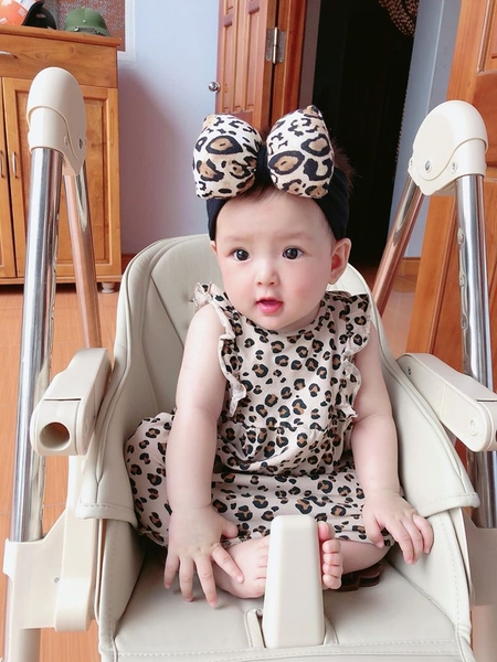 Váy cánh tiên bé gái chất liệu cotton họa tiết báo H&M Auth New Tag có sẵn 0928133002