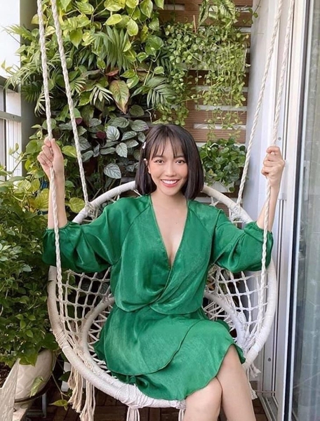 Jumpsuit lụa satin dáng ngắn vạt cổ V Diệu Nhi Zara Auth New Tag có sẵn 2363/762 2363762