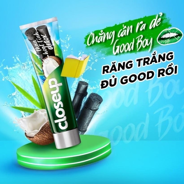 Kem đánh răng Closeup Trắng Răng Tự Nhiên Than Hoạt Tính Detox 230g