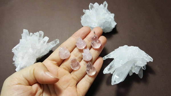 Cách đeo mặt dây chuyền Hồ Ly đuôi dài linh nghiệm nhất