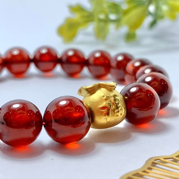 Người mệnh Thổ nên chọn vòng tay phong thủy màu gì