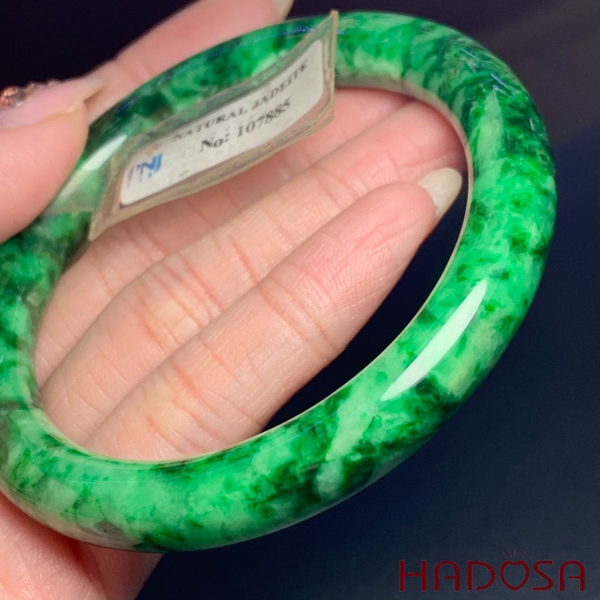 Cách đeo vòng cẩm thạch không đau