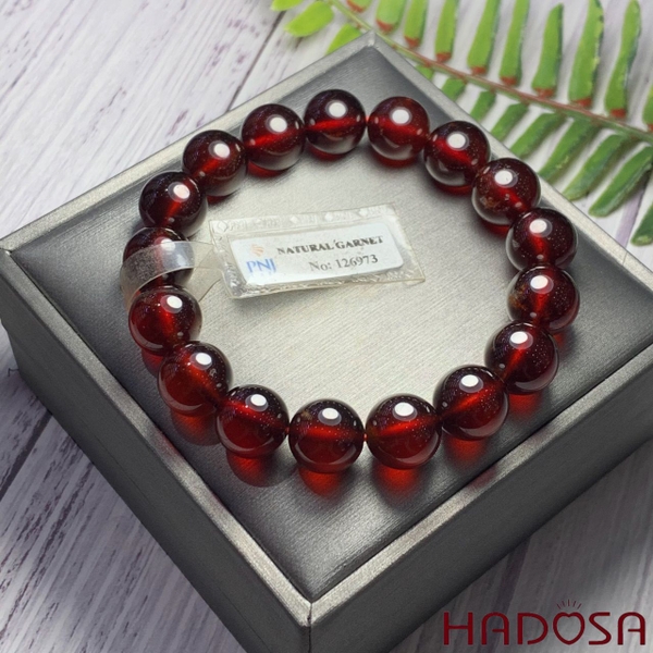 Vòng tay đá Garnet - biểu tượng của quyền lực