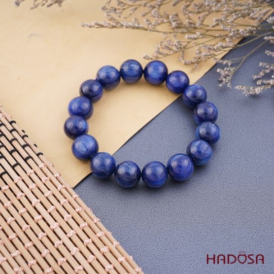 Vòng tay đá Kyanite giúp bạn thêm phần quyến rũ và sang trọng