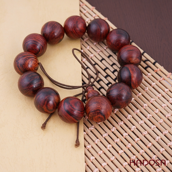 Vì sao ngày càng có nhiều người ưa chuộng vòng tay gỗ quý hơn?