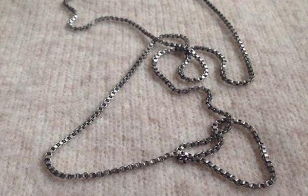 Bạc 925 Có Bị Đen Không? Bỏ Túi Cách Làm Sáng Bạc Hiệu Quả