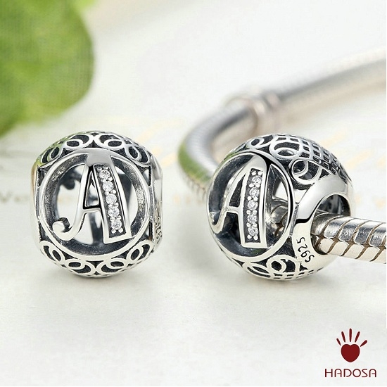 Vẻ đẹp lôi cuốn của Charm bạc chữ cái