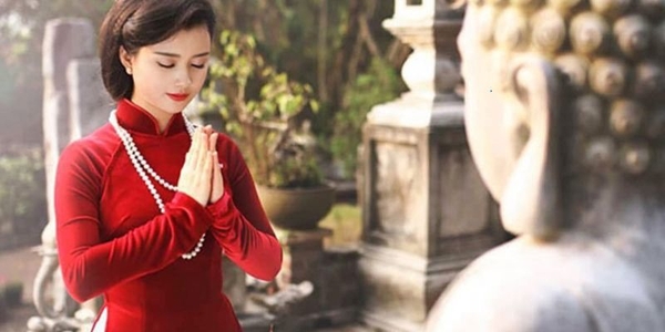 Cách khấn khi đi chùa thế nào? Các lưu ý khi khấn vái