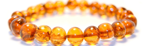 Ý nghĩa phong thuỷ của vòng tay đá hổ phách