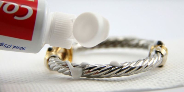 Vì Sao Đeo Bạc Bị Đen? 5 Cách Làm Sạch Đơn Giản, Hiệu Quả