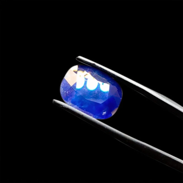 Cách phân biệt đá Sapphire tự nhiên và Sapphire nhân tạo