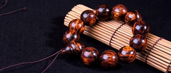 4 cách đơn giản để phân biệt vòng tay gỗ sưa thật giả