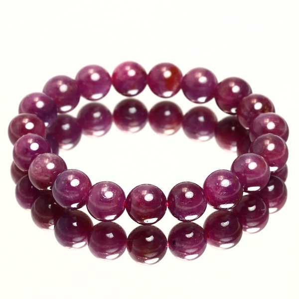 Vòng tay đá Ruby mang lại những lợi ích gì?