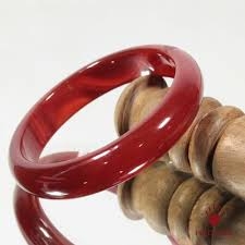 Phân biệt vòng Mã Não thật giả với 3 mẹo này