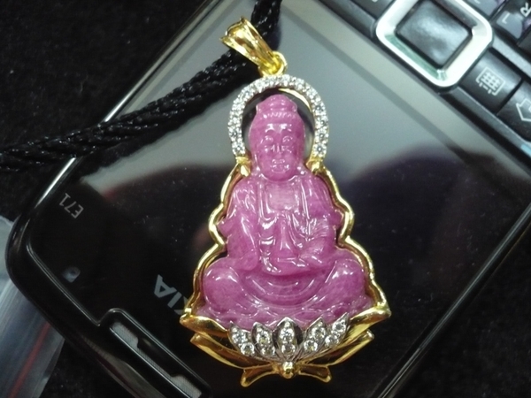 Ý nghĩa phong thủy của mặt Phật đá Ruby