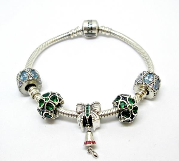 Bí quyết chọn vòng Charm cho từng loại da