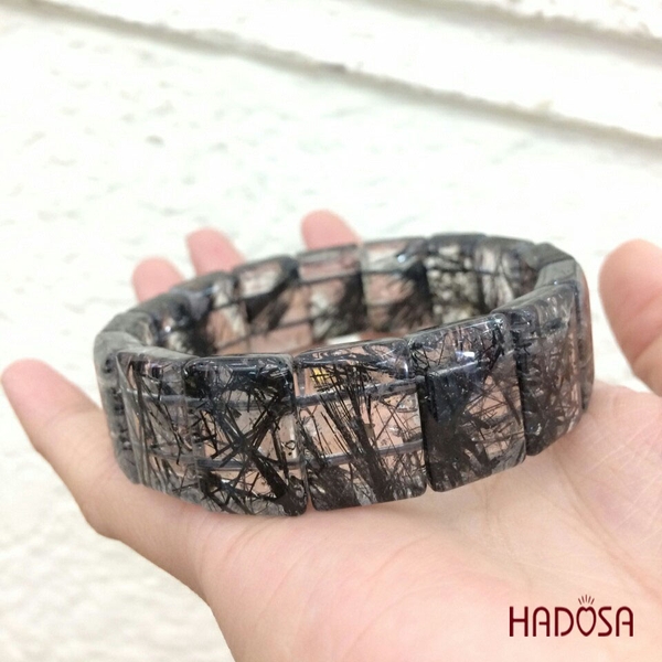 Để đánh giá được chất lượng của vòng đá Thạch Anh tóc đen cần căn cứ vào tiêu chí nào?