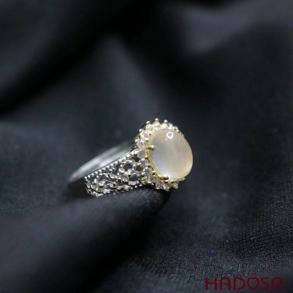 Cách Bảo Quản Đá Mặt Trăng Không Bị Xỉn Màu Hiệu Quả