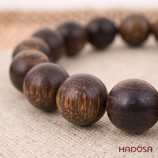 Lợi ích khi đeo vòng tay gỗ trầm hương mà nhiều người chưa biết!