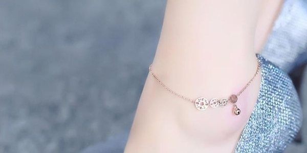 Lắc Chân Bạc – Phụ Kiện Thời Trang Nên Có Của Phái Đẹp