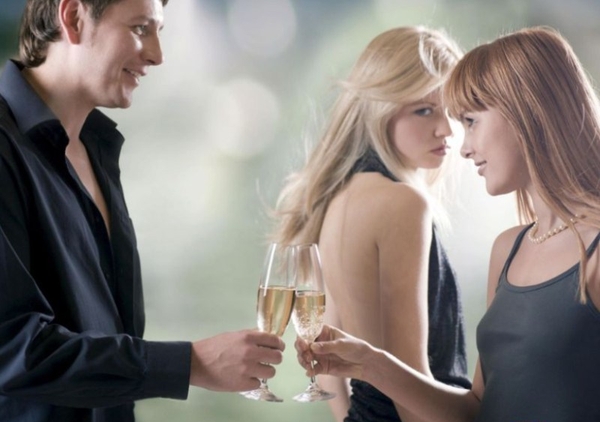 Số Đào Hoa Là Gì? Cách Nhận Biết Người Có Tướng Đào Hoa