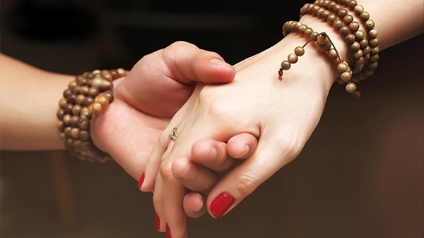 Đeo vòng trầm hương có tác dụng gì? 4 công dụng nổi bật