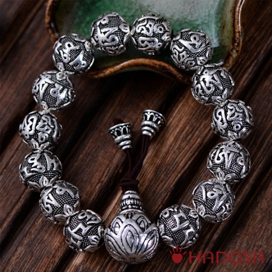 Vòng tay bạc nam có phải là một món đồ đặc biệt?