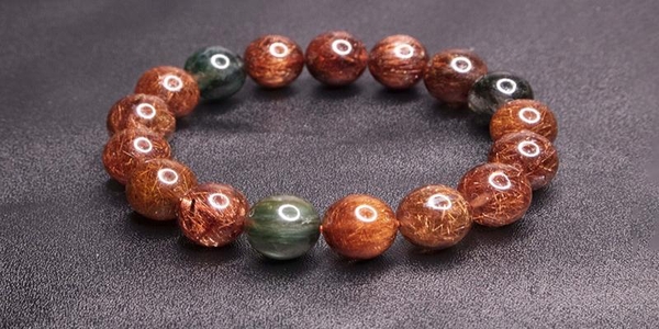 Ý Nghĩa Thạch Anh Tóc Tam Tài – Phong Thủy Mang Lại Tài Lộc