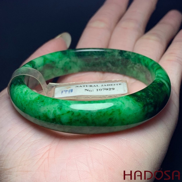 Tìm hiểu ý nghĩa những chiếc vòng cẩm thạch xanh