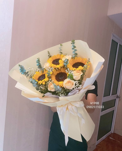 BÓ HOA HƯỚNG DƯƠNG NGƯỢC NẮNG TẠI HÀ NỘI CHÚC MỪNG SINH NHẬT , TỐT NGHIỆP