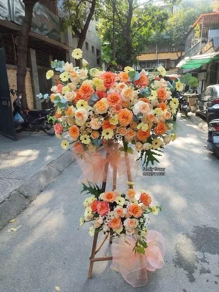 KỆ HOA TONE CAM  PHONG CÁCH HIỆN ĐẠI TRƯNG BÀY Ở TRIỂN LÃM - HOA TƯƠI HÀ NỘI