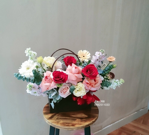 Túi hoa xinh xinh chúc mừng sinh nhật Mẹ ở Hà Nội . Điện Hoa Hà Nội