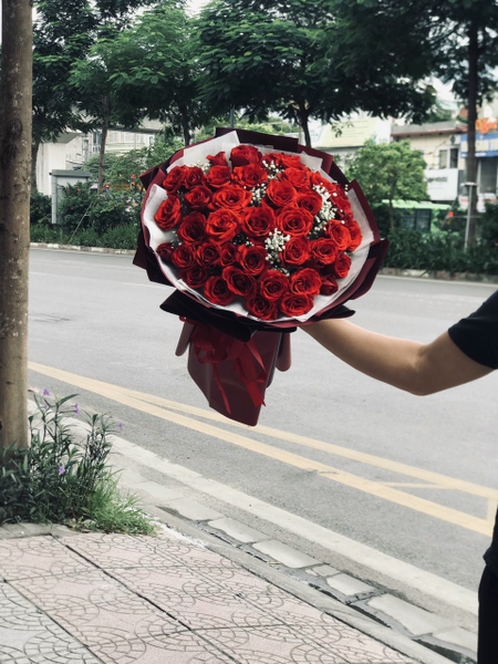 bó hoa hồng đỏ tặng sinh nhật vợ tại HÀ NỘI , hoa tươi CẦU GIẤY . BA ĐÌNH