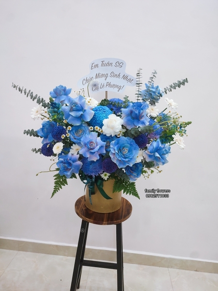 hộp hoa xanh dương TẶNG SINH NHẬT SẾP NAM ĐẸP TẠI QUẬN CẦU GIẤY - HÀ NỘI
