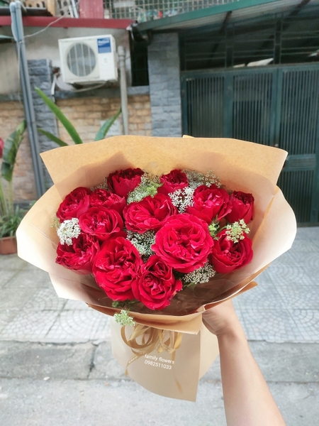 bó hoa hồng đỏ nhập bọc giấy báo đẹp tặng sinh nhật người yêu , bạn gái ở CẦU GIẤY- hoa tươi  HÀ NỘI