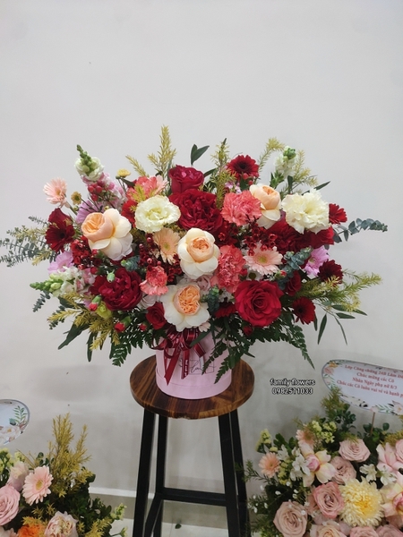 HỘP HOA TƯƠI CHÚC MỪNG BẠN BÈ , NGƯỜI THÂN NHÂN DỊP TÂN GIA NHÀ Ở HÀ NỘI . HOA TÂN GIA HÀ NỘI