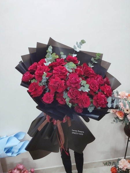 bó hoa hồng đỏ nhập khổng lồ tặng người yêu , bạn gái , vợ nhân dịp sinh nhật , ngày lễ ở HÀ NỘI . hoa hồng đỏ HÀ NỘI