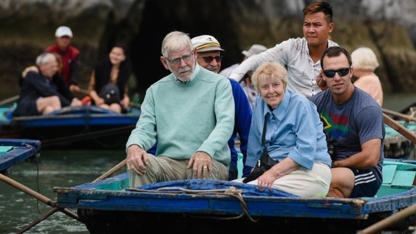 'Chờ đợi từng ngày' hướng dẫn chính sách visa mới