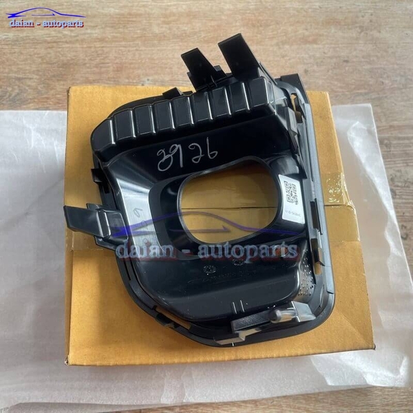 op-den-suong-mu-ford-everest-2023-n1vz15266d-chinh-hang