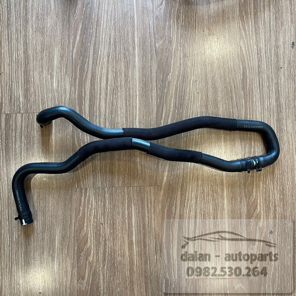 ong-nuoc-tu-binh-nuoc-phu-vao-ket-nuoc-ford-ranger-mazda-bt50-2013-2014-2015-201