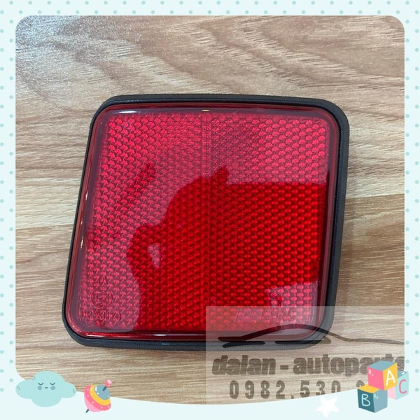 anh-that-den-phan-quang-tren-can-sau-dung-cho-xe-ford-escape-2001-e116515m0
