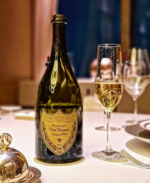 ruou-champagne-dom-perignon-blanc-vintage-2010