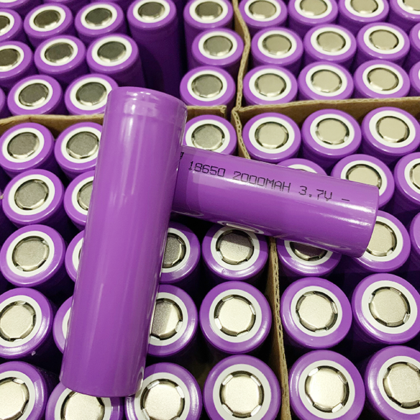 Pin lithium 18650 màu tím dung lượng 2000mA dòng xả 1C