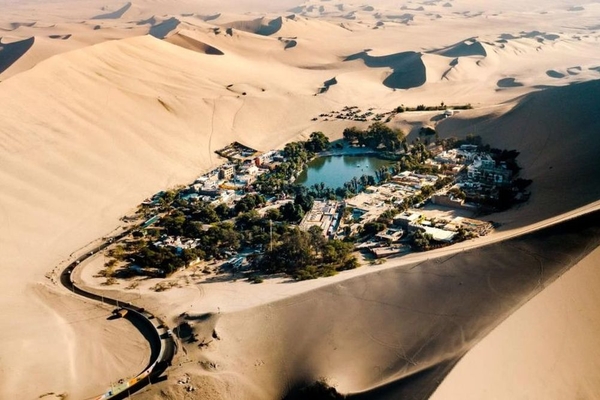 Khám phá những ốc đảo giữa sa mạc cát mênh mông