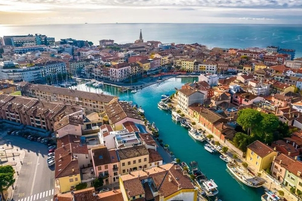 Vùng đất ở Italy trả tiền cho khách du lịch