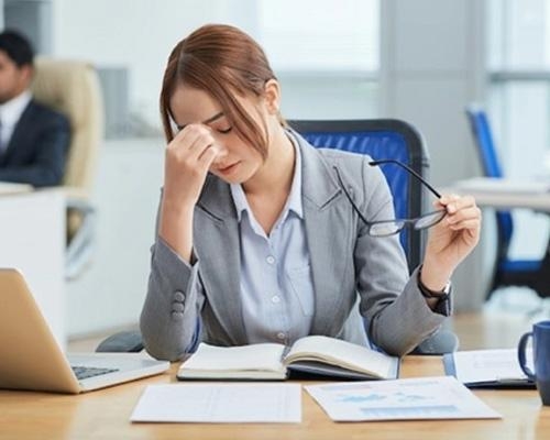 Hay quên ở người trẻ: Phân biệt đau đầu vận mạch và đau đầu thường