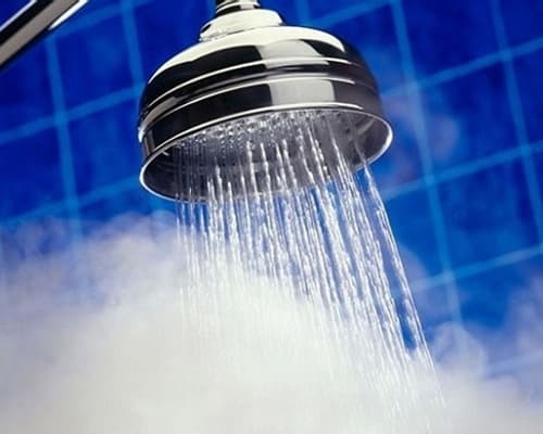 Tắm sáng có bị đột quỵ không? Sai lầm cần tránh