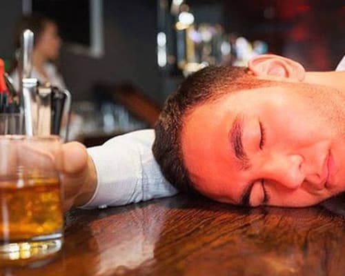 Uống rượu đỏ mặt tốt hay xấu? Tại sao nhiều người lại chủ quan?